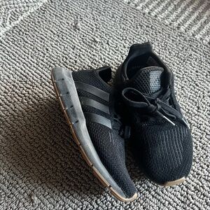 adidas Swift Run 1.0 Athletic Shoe - Little Kid - Black / Gum